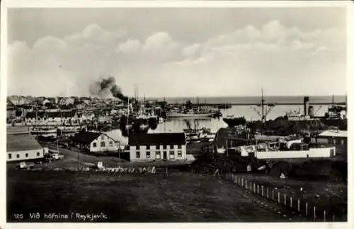 Ak Reykjavík Island, Hafenansicht, Schiffe, Stadtansicht,  , 125