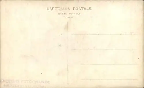 Foto Ak Menschen im Ruderboot, Ruderpartie, Berge