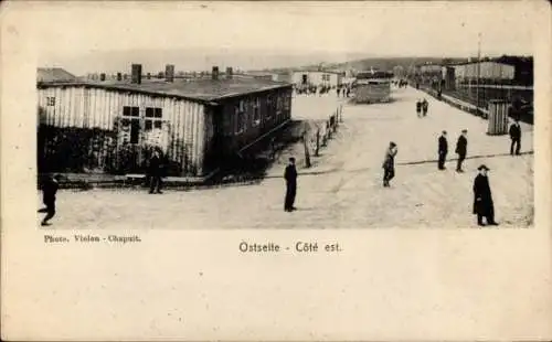 Ak Holzminden an der Weser, Lager- Kriegsgefangenenlager, Ostseite, barackenartige Gebäude, Perso