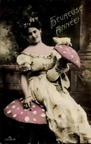 Ak Glückwunsch Neujahr, Frau mit Pilzen