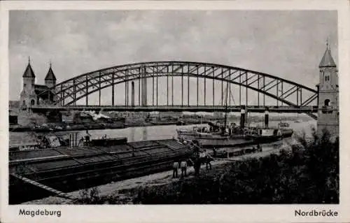 Ak Magdeburg in Sachsen Anhalt, Nordbrücke, Lastkähne