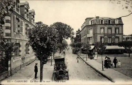 CPA Cabourg Calvados, Rue de la Mer