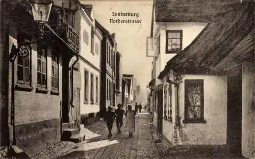Ak Sønderborg Sonderburg Dänemark,  Morderstrasse, enge Gasse, historische Architektur, Spazie...