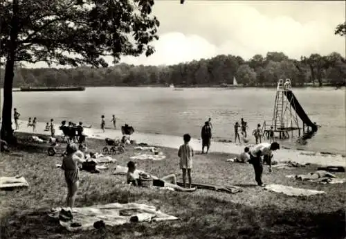 Ak Oranienburg in Brandenburg, Freibad Lehnitzsee, Rutsche, Liegewiese, Strandlebene