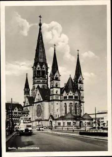 Ak Berlin Charlottenburg, Kurfürstendamm, Gedächtniskirche, drei Türme, Stadtansicht, schwarz-...