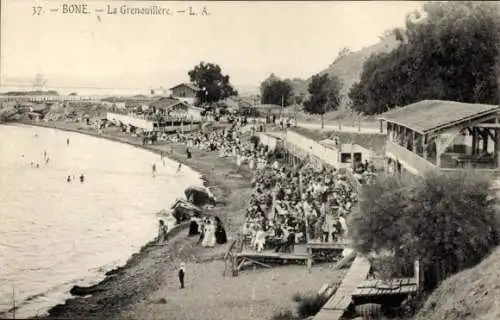 Ak Bone Algerien, Badende Menschen, Strand, La Grenouillère, Architektur, Bäume, Wasser