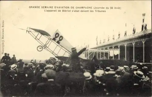 CPA Grande Semaine d'Aviation de Champagne, Appareil de Bleriot s'abat devant les Tribunes