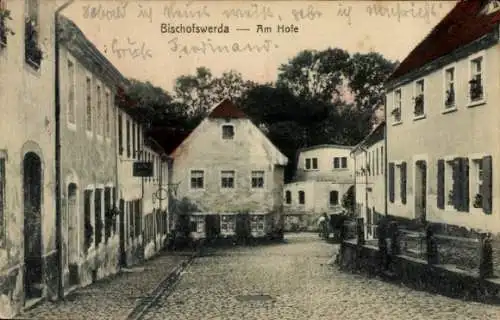 Ak Bischofswerda in Sachsen, Vorderansicht einer Straße,  Gebäude, ruhige Umgebung