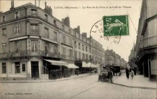 Ak Laval Mayenne, Straße La Rue de la Paix, Café de l'Ouest,  Architektur