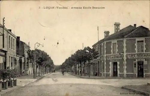Ak Luçon Vendée, Avenue Emile Beausire, Gebäude, Café, Tabak, Bäume, Fußgänger