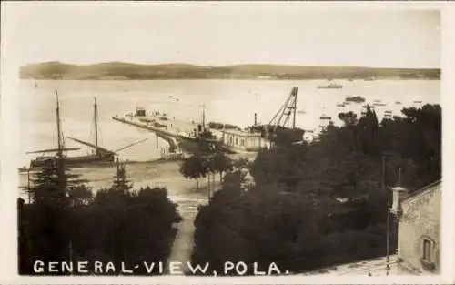 Ak Pola Pula Kroatien, Blick auf den Hafen, Boote im Wasser, Uferpromenade, Bäume