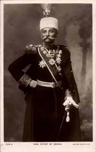 Ak König Peter I. von Serbien, Standportrait in Uniform