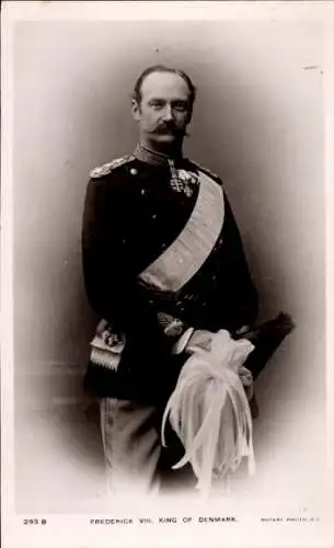 Ak König Friedrich VIII. von Dänemark, Portrait, Uniform, Helm