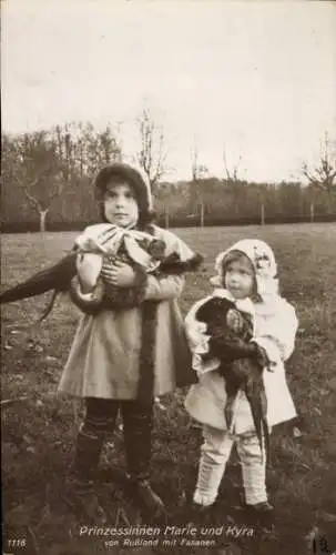 Ak Prinzessinnen Marie und Kyra von Russland mit Fasanen, Portrait