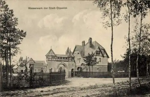 Ak Berlin Köpenick, Blick auf das Wasserwerk der Stadt, Einfahrtstor