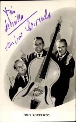Ak Musikgruppe Trio Sorrento am Kontrabass
