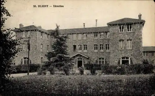 Ak Bligny Essonne, Direction, großes Gebäude mit Bäumen davor