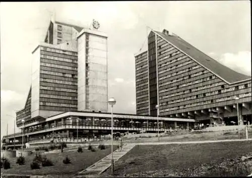 Ak Oberhof im Thüringer Wald, Interhotel Panorami, Gebäude, Parkanlage, Schwarz-Weiß-Fotografie
