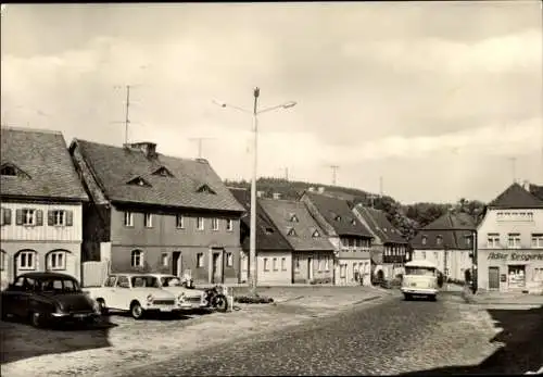Ak Neusalza Spremberg in Sachsen, Niedermarkt, Adler Drogerie, Bus, Autos