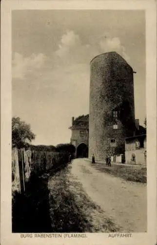 Ak Rabenstein Fläming in Brandenburg, Burg, Außenansicht, Turm, Auffahrt, Personen