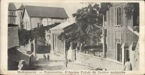 Ak Antananarivo Tananarive Madagaskar, Historisches Gebäude, Palais de Justice, Straßenansicht, M