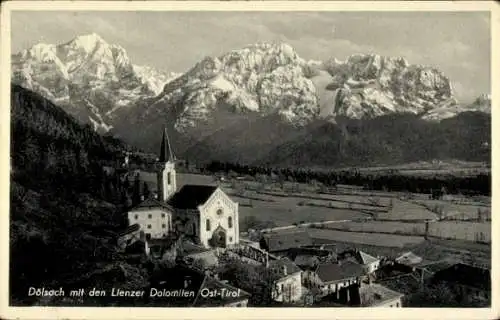 Ak Dölsach Tirol, Teilansicht mit Lienzer Dolomiten, Kirche