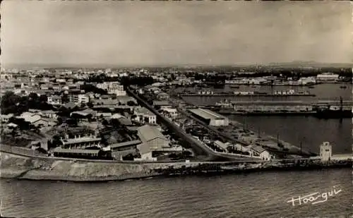 Ak Dakar Senegal, Luftaufnahme des Hafens, Stadtansicht, Küstenlinie