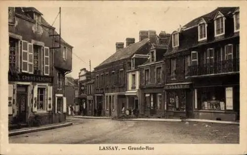 Ak Lassay les Châteaux Mayenne, Stadtansicht, Grande-Rue,  Architektur, Straßenansicht