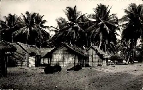 CPA Abidjan Côte d'Ivoire, Village Azuretti