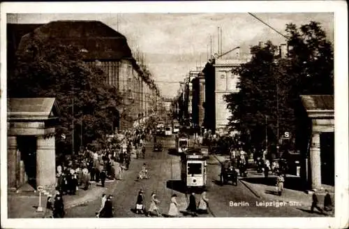 Ak Berlin Mitte, Leipziger Straße, Straßenbahn, Passanten