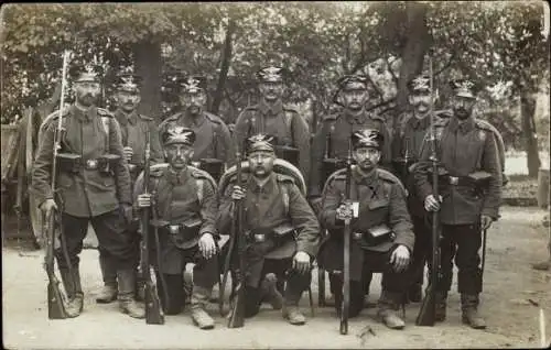Foto Ak Schweizer Soldaten in Uniform, Gruppenbild, Max Klötzer