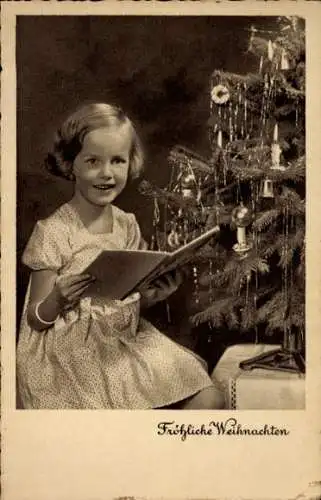Ak Glückwunsch Weihnachten, Mädchen, Buch, Tannenbaum