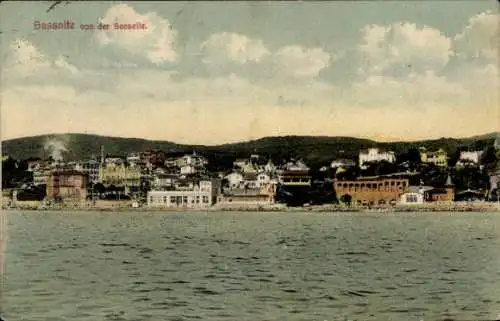Ak Sassnitz auf Rügen, Ort, Strand vom Meer aus