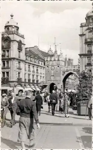 Foto München, Passanten am Karlstor