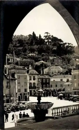 Ak Sintra Cintra Portugal, Durchblick zum Marktplatz, Brunnen