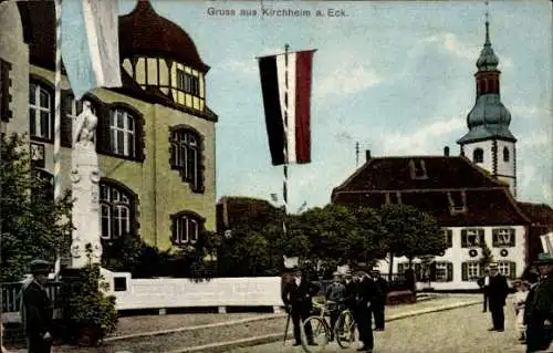 Ak Kirchheim an der Eck Kirchheim an der Weinstraße Pfalz, Straße, Flaggenschmuck, Denkmal