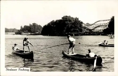 Ak Berlin Friedrichshain Stralau, Stralauer Fischzug, Ruderboote
