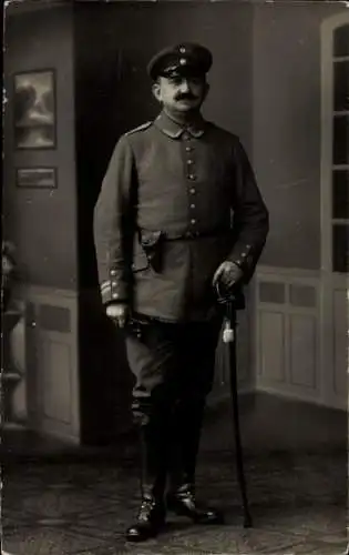 Foto Ak Deutscher Soldat in Uniform, Sergeant, Pistole, 1914