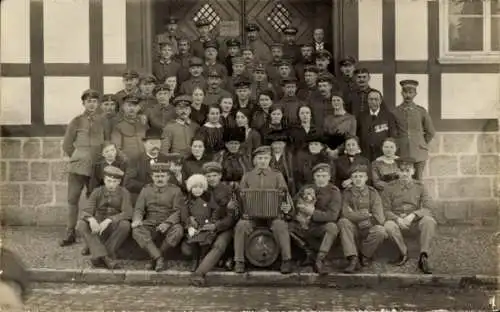Foto Ak Deutsche Soldaten in Uniform, Gruppenbild