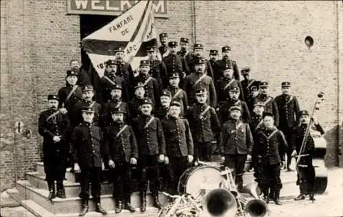 Foto Belgische Soldaten in Uniformen, Musikkorps, Musikinstrumente