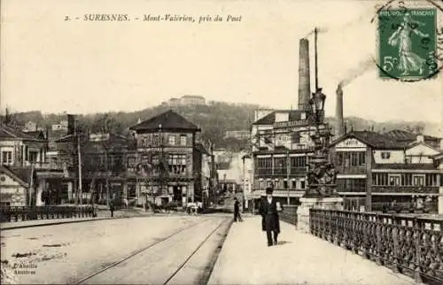 Ak Suresnes Hauts de Seine,  Mont-Valérien, von der Brücke aus gesehen