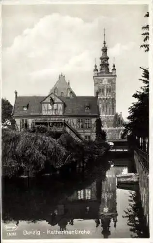 Ak Gdańsk Danzig, Katharinenkirche, Wasserturm, Gebäude am Wasser, Schwarzweißfotografie
