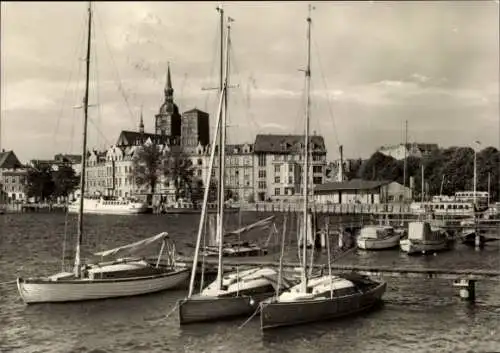 Ak Stralsund in Vorpommern, Hafen mit Segelbooten