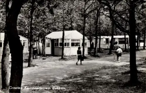 Ak Bakkum Nordholland Niederlande, Campingplatz, Grüne Bäume, Ferienhäuser, Spaziergänger