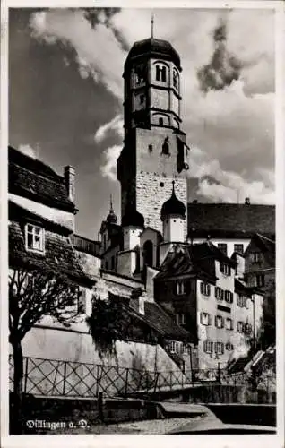 Ak Dillingen an der Donau , Mit Kirchturm, Fachwerkhäusern, Himmel mit Wolken