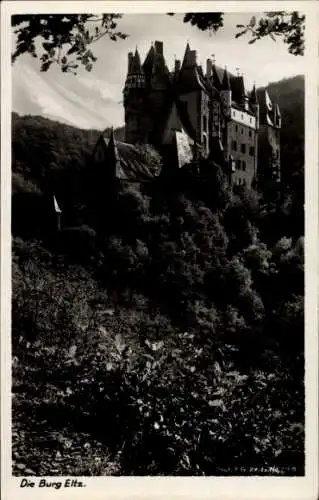 Ak Wierschem an der Mosel, Burg Eltz, Historisches Schloss, umgeben von Bäumen, Black-and-Whit...