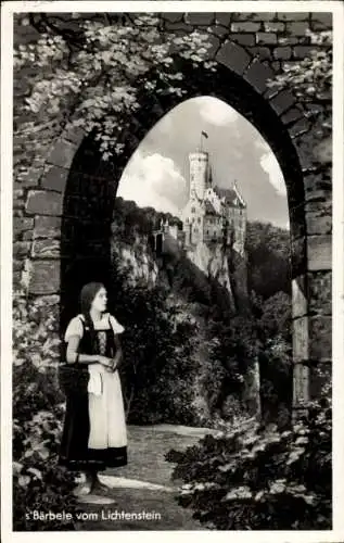 Ak Lichtenstein in Sachsen, Frau in Tracht, Burg auf Felsen, Torbogen, idyllische Landschaft