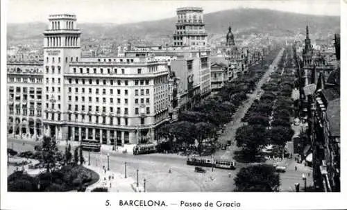 Ak Barcelona Katalonien Spanien, Paseo de Gracia, hohe Gebäude, Straßenbahnen, städtische Szen...