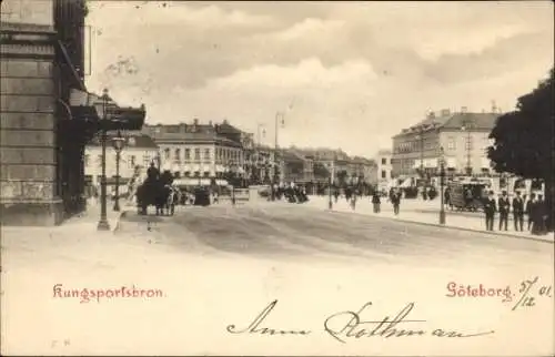 Ak Göteborg Schweden, Kungsporsbron, Straße, historische Gebäude, Kutschen, Fußgänger