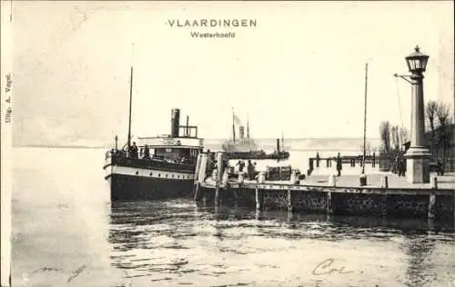 Ak Vlaardingen Südholland, Schiff am Kai, Steg, Wasser, Hafenansicht, alte Postkarte